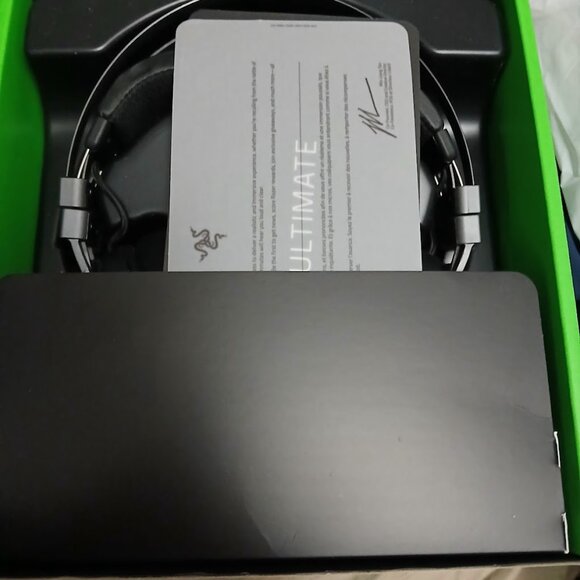 Razer Nari Ultimate Wireless Gaming Headset with Mic and Haptic Technology - Picture 3 of 13